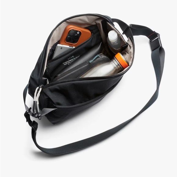 Bellroy Black Lite Unisex Sling Back - Picture 3 of 15